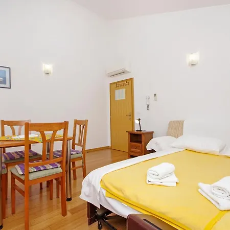 Srzic Apartment *