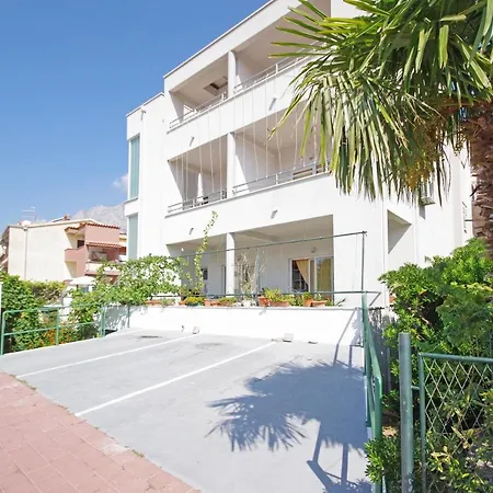 Srzic Apartment Makarska