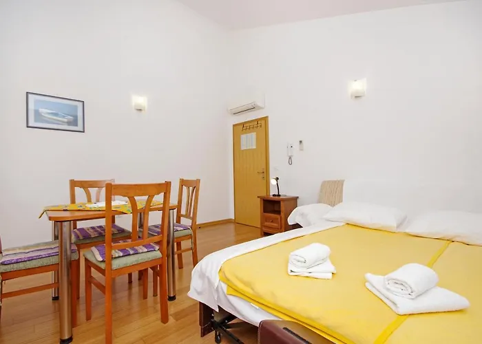 Srzic Apartamento *